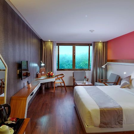 The Blooms Cochin Hotel Kochi Exterior photo