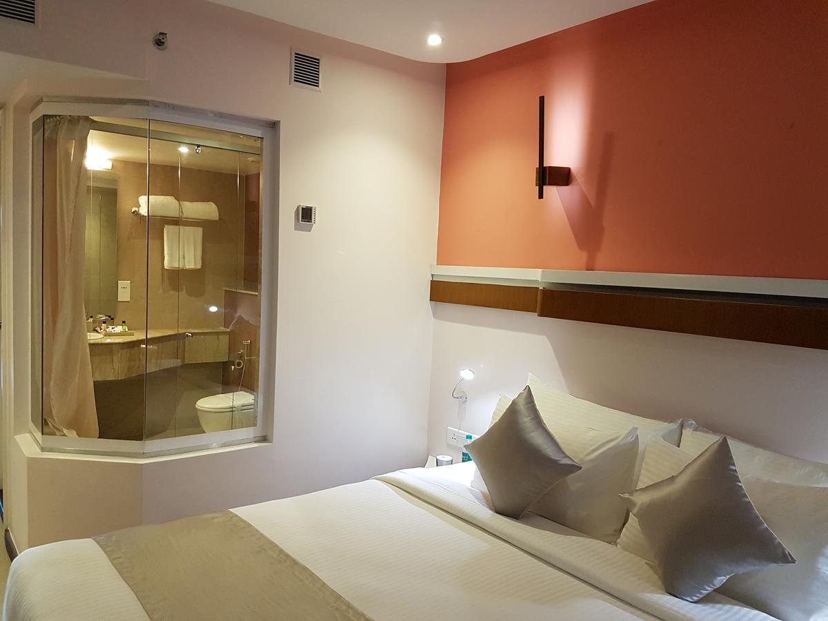 The Blooms Cochin Hotel Kochi Exterior photo