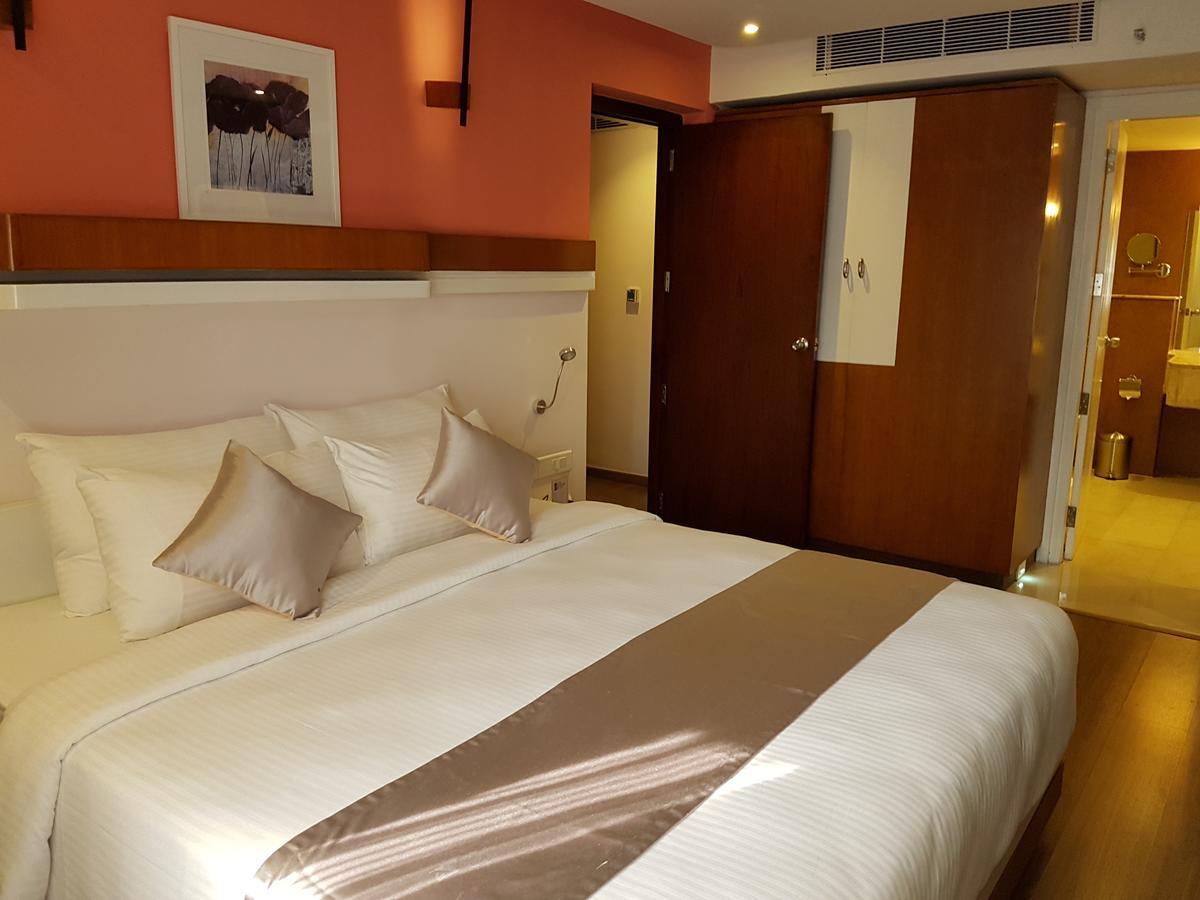 The Blooms Cochin Hotel Kochi Exterior photo
