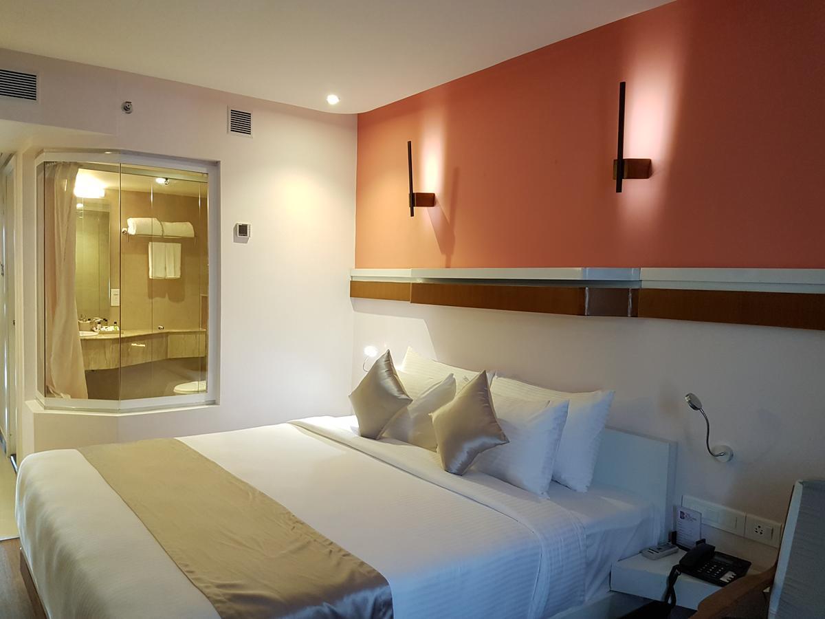 The Blooms Cochin Hotel Kochi Exterior photo