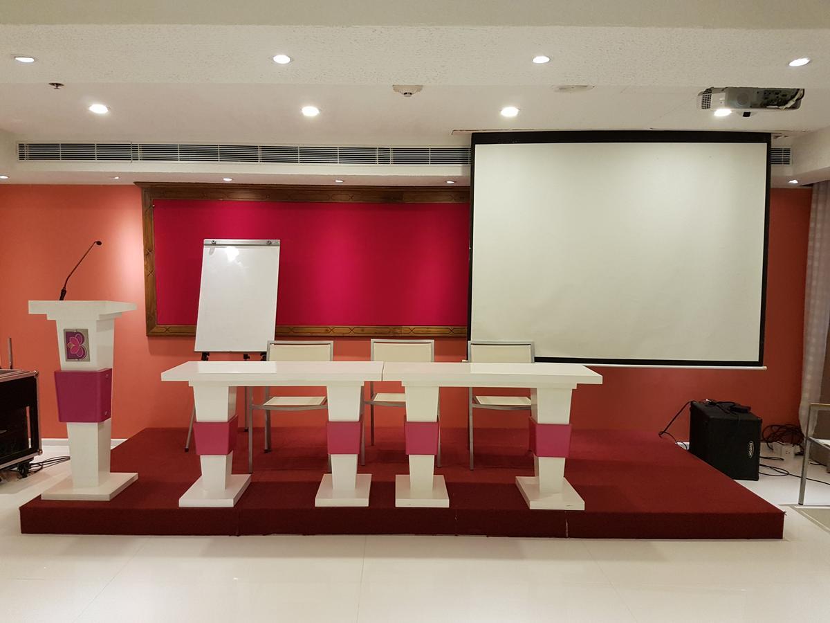 The Blooms Cochin Hotel Kochi Exterior photo