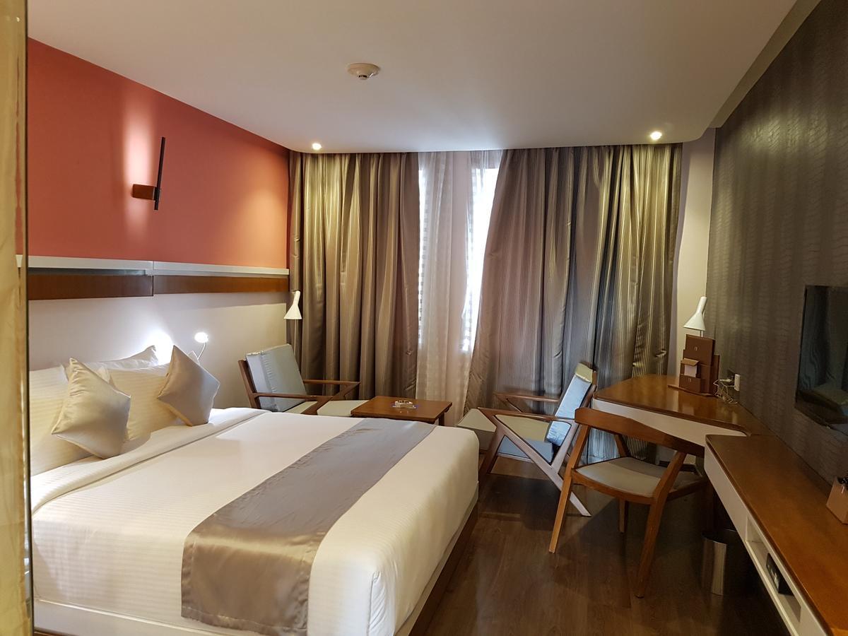 The Blooms Cochin Hotel Kochi Exterior photo