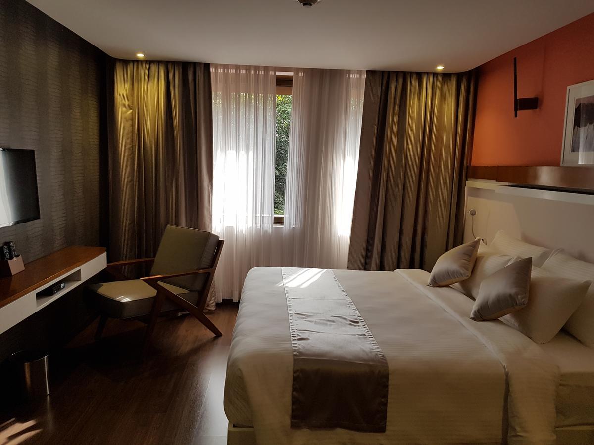 The Blooms Cochin Hotel Kochi Exterior photo