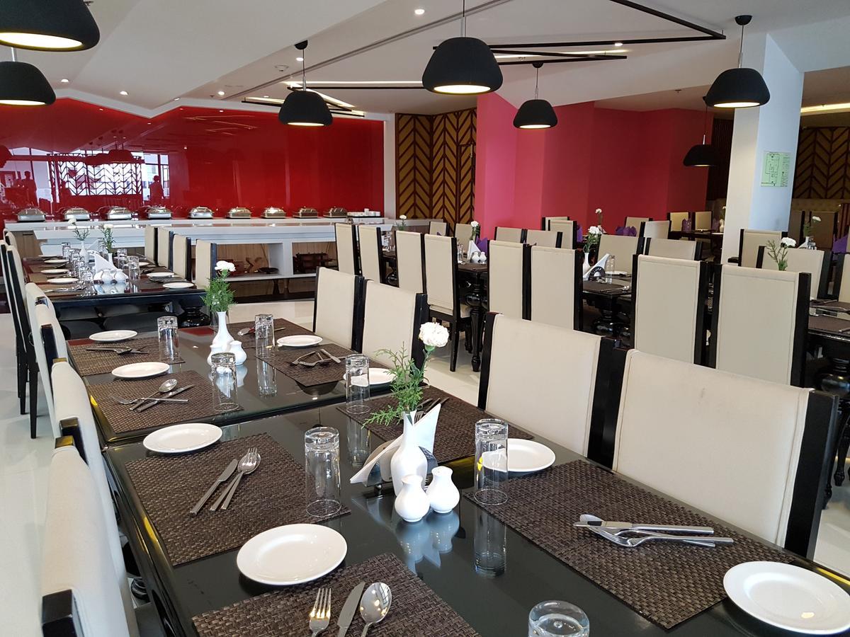 The Blooms Cochin Hotel Kochi Exterior photo