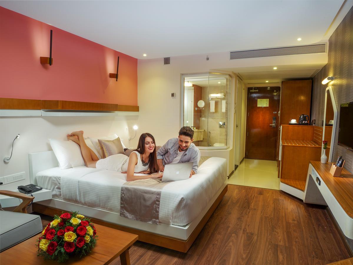 The Blooms Cochin Hotel Kochi Exterior photo