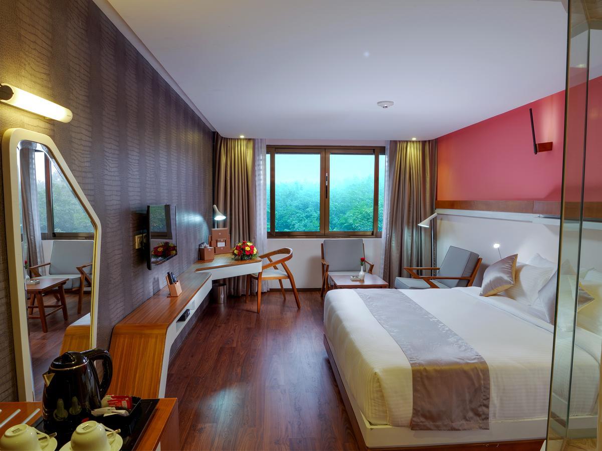 The Blooms Cochin Hotel Kochi Exterior photo