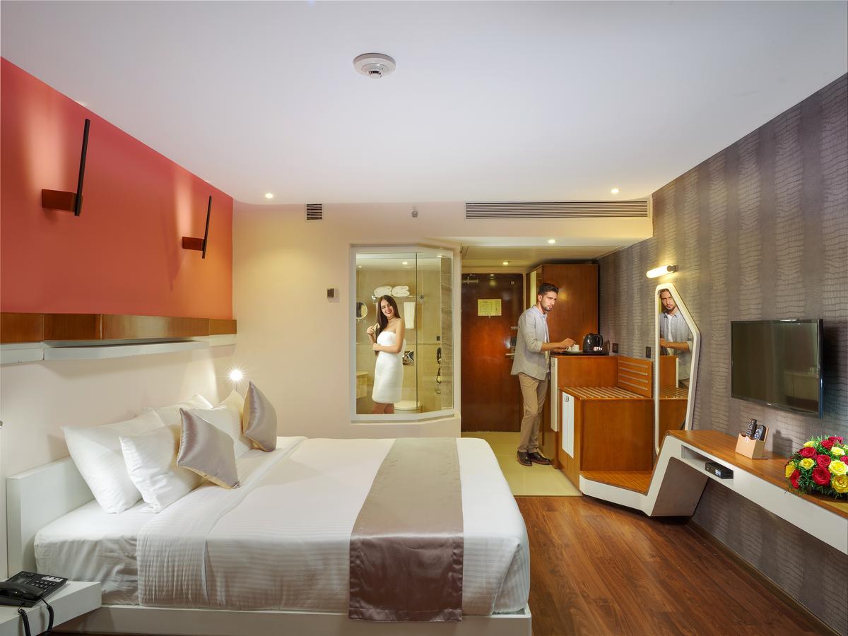 The Blooms Cochin Hotel Kochi Exterior photo